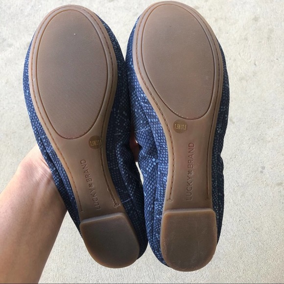 Lucky Brand Blue Snakeskin Pattern Flats Size 7.5 - Picture 3 of 8